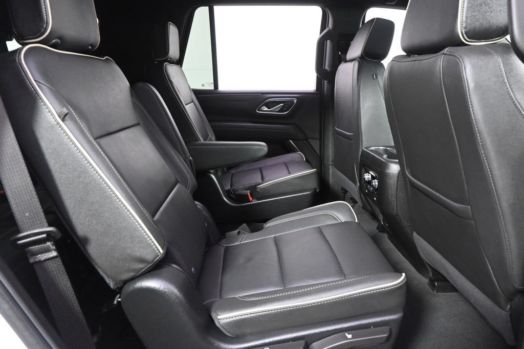 Used 2024 GMC Yukon SLT w/ SLT Premium Package AWD/4WD image 18