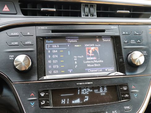 Used 2018 Toyota Avalon XLE Premium image 22