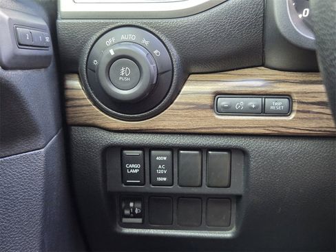 Used 2020 Nissan Titan SL w/ Moonroof Package image 21