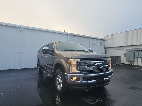 Used 2019 Ford F250 Lariat w/ Chrome Package image 7