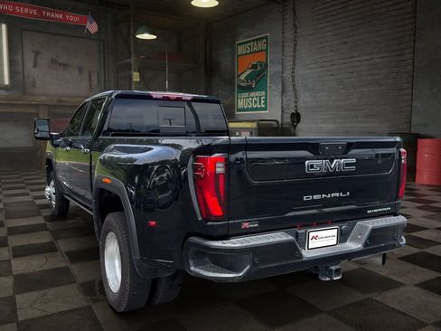 Used 2025 GMC Sierra 3500 Denali Ultimate AWD/4WD image 5