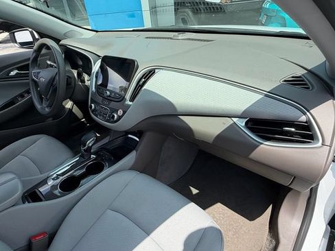 Used 2024 Chevrolet Malibu LT FWD image 17