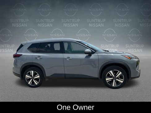 Used 2024 Nissan Rogue SL AWD/4WD image 8