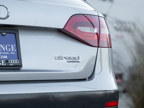 Used 2015 Audi A4 Premium Plus w/ Technology Package image 28