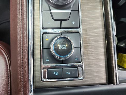 Used 2024 Ford Expedition Limited image 27