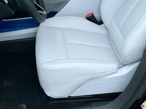 New 2026 Cadillac Optiq Luxury 1 w/ LPO, Floor Liner Package AWD/4WD image 13