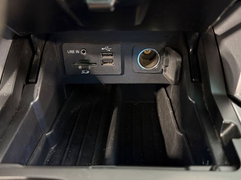 Used 2015 Ford Explorer XLT w/ Equipment Group 201A AWD/4WD image 13