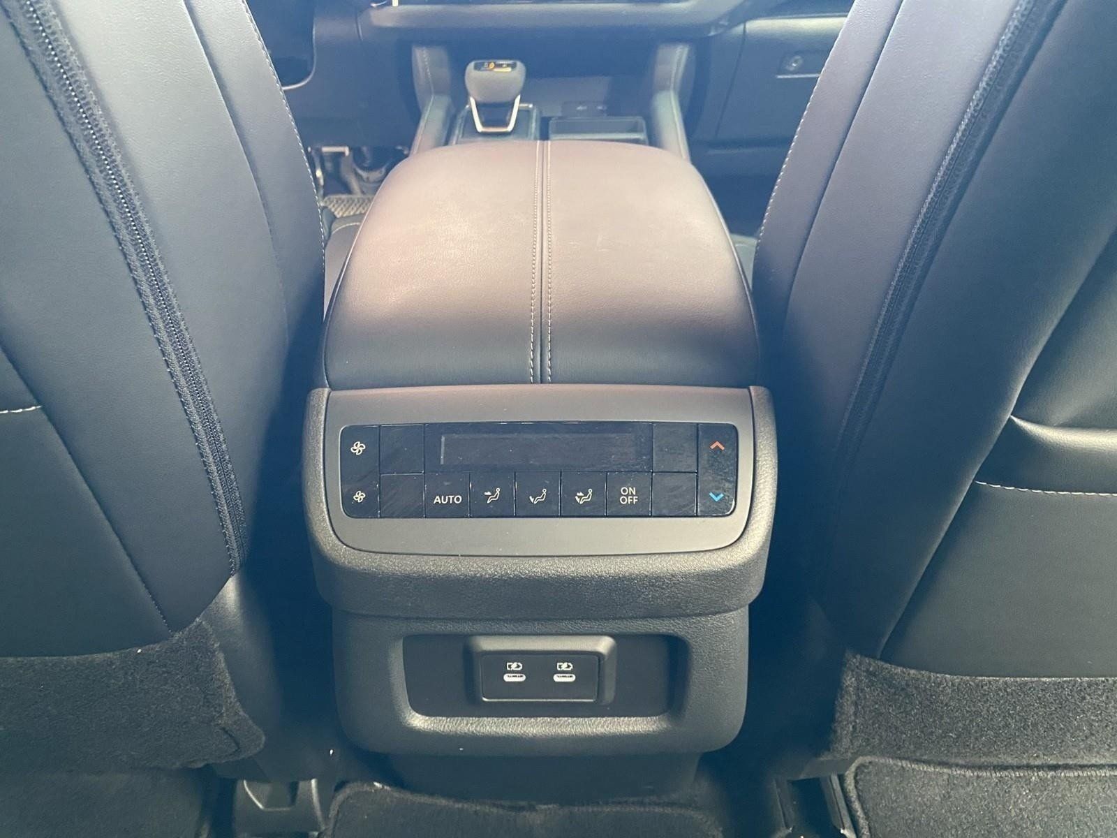 Used 2026 Nissan Pathfinder SL FWD image 17