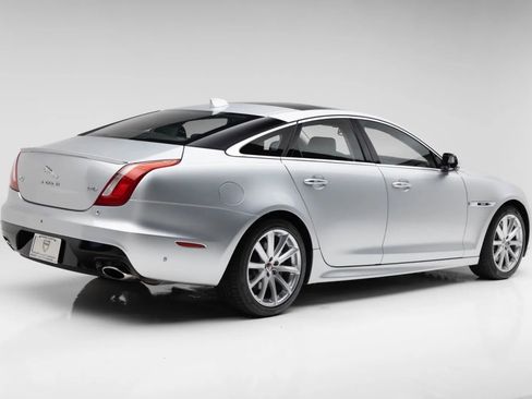 Used 2016 Jaguar XJ R-Sport RWD image 15