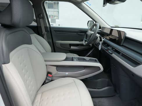 New 2026 Kia EV9 Wind image 25