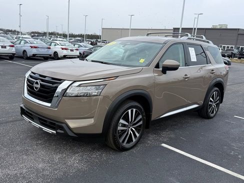 Used 2024 Nissan Pathfinder Platinum w/ Cargo Package image 41