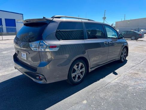 Used 2019 Toyota Sienna SE Premium image 64
