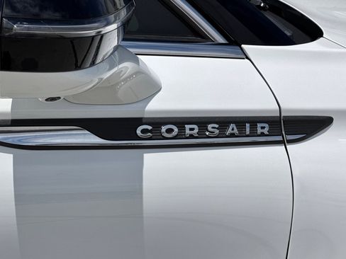 Used 2023 Lincoln Corsair Reserve w/ Equipment Group 201A FWD image 18