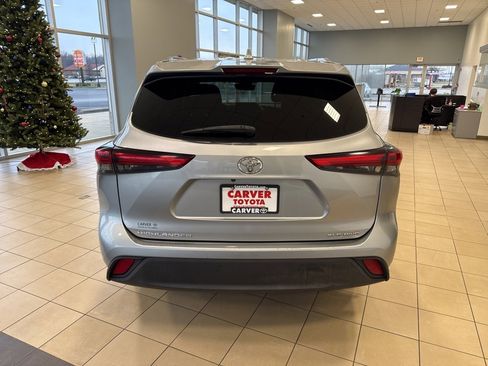 Used 2020 Toyota Highlander XLE image 8