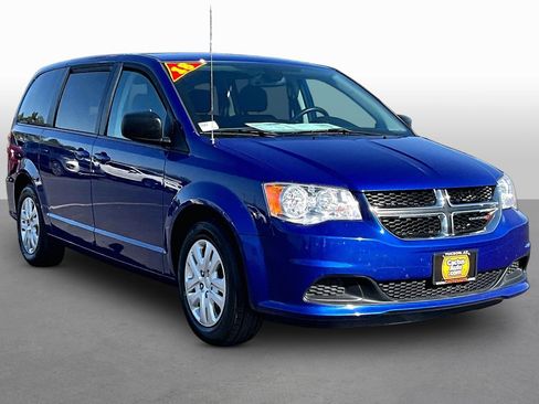 Used 2018 Dodge Grand Caravan SE w/ UConnect Hands-Free Group FWD image 10