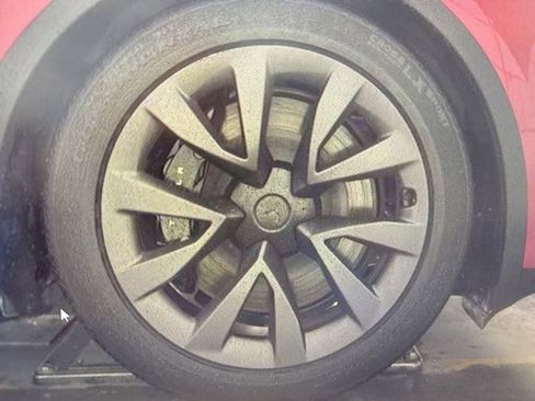 Used 2022 Tesla Model X image 11