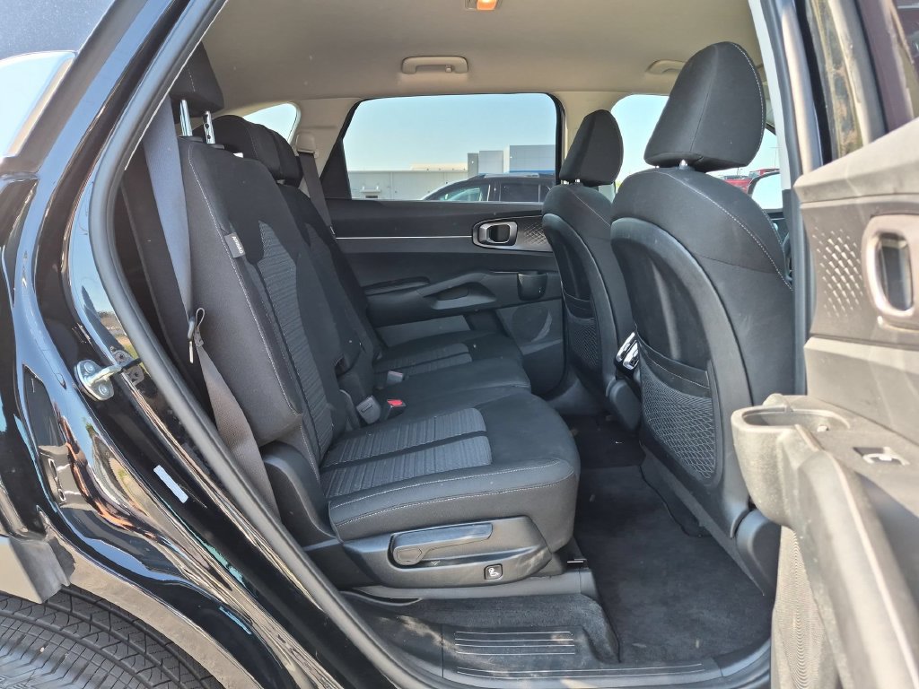 Used 2025 Kia Sorento LX FWD image 25