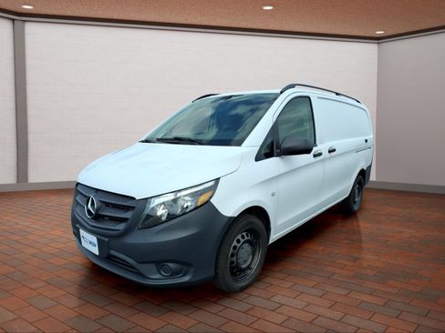 Used 2018 Mercedes-Benz Metris image 4