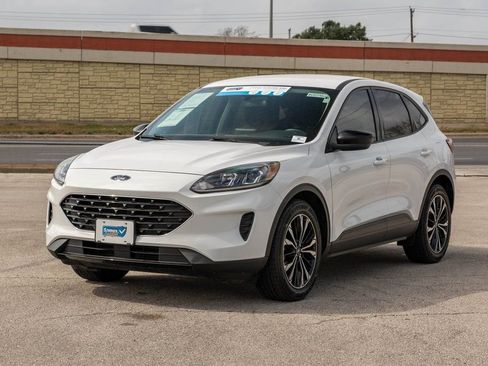 Used 2022 Ford Escape SE w/ SE Sport Appearance Package image 3