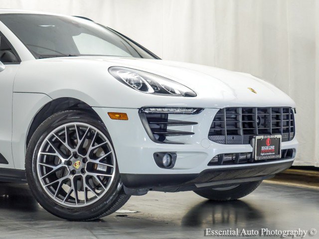 Used 2018 Porsche Macan AWD/4WD image 2