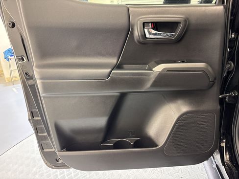 Used 2023 Toyota Tacoma TRD Off-Road image 31