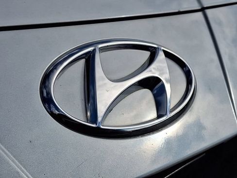 Used 2021 Hyundai Elantra SE FWD image 7