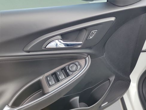 Used 2018 Chevrolet Malibu LT w/ Leather Package FWD image 15