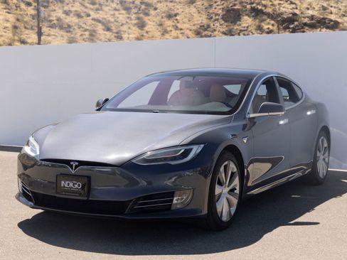 Used 2020 Tesla Model S Long Range Plus image 5