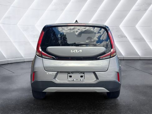 Used 2023 Kia Soul LX image 4