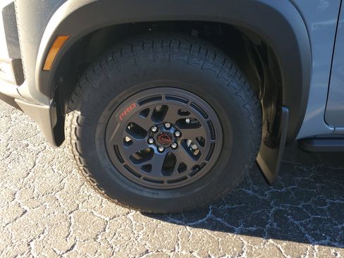 Used 2025 Nissan Frontier Pro-X w/ Pro Premium Package image 4