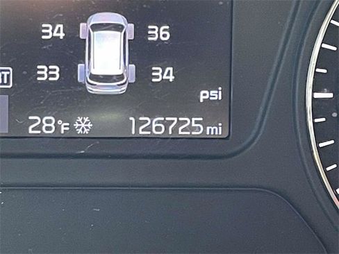 Used 2019 Kia Sorento LX image 23