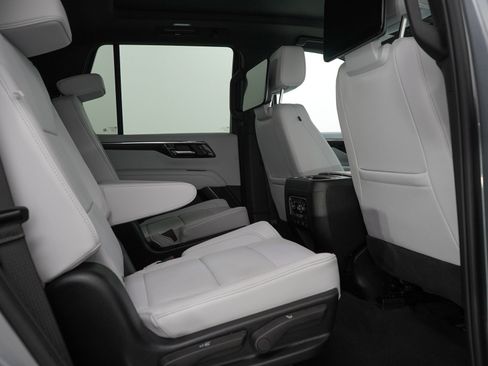 Used 2025 Chevrolet Tahoe Premier AWD/4WD image 12
