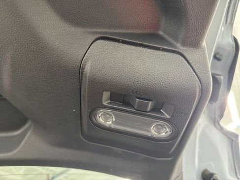 Used 2022 Subaru Crosstrek 2.5i Sport w/ Moonroof Package image 27