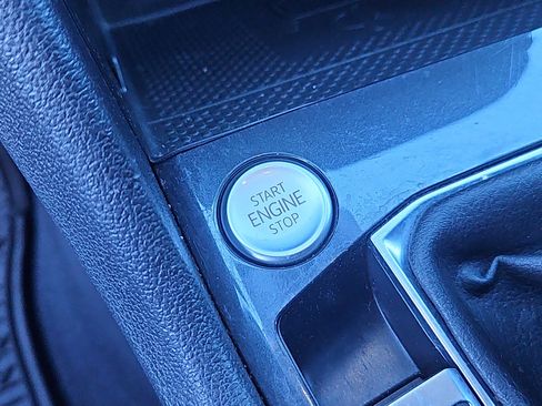 Certified 2022 Volkswagen Tiguan SE w/ Panoramic Sunroof Package image 17