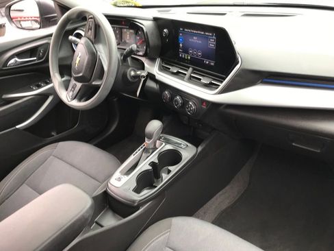 Used 2025 Chevrolet Trax LS w/ Driver Confidence Package image 7