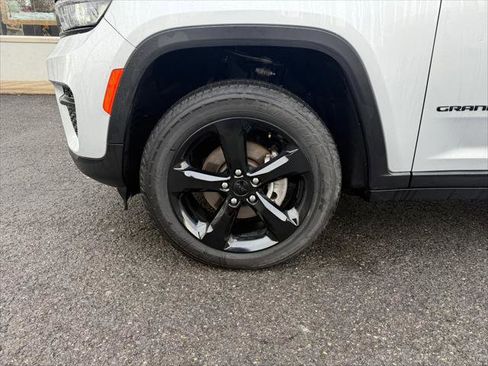 Certified 2023 Jeep Grand Cherokee Altitude AWD/4WD image 3