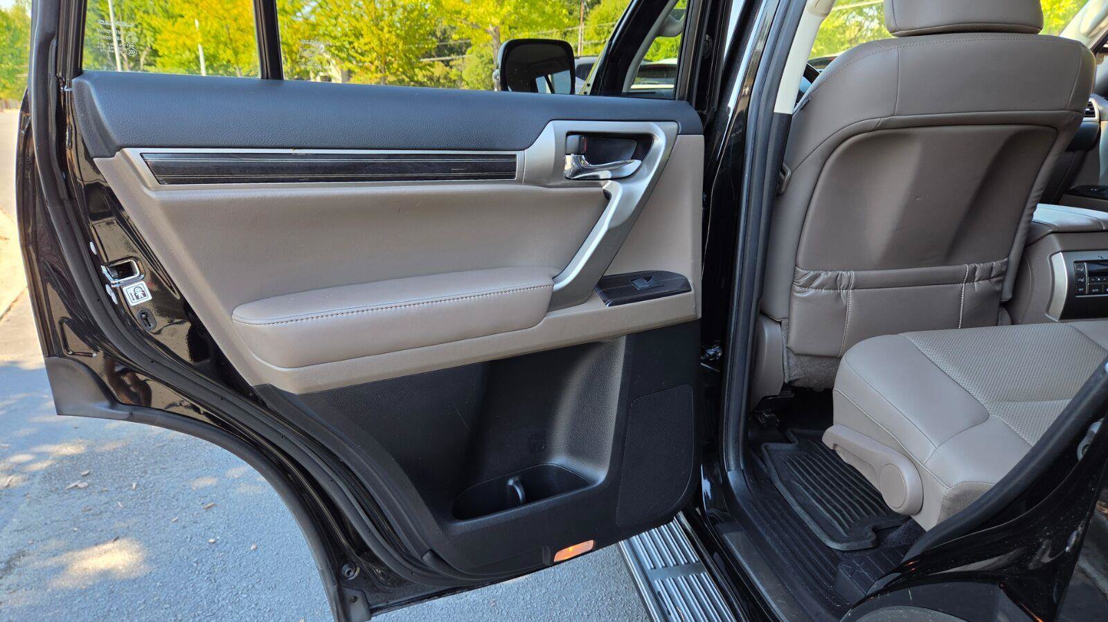 Used 2020 Lexus GX 460 Premium w/ Premium Package AWD/4WD image 49