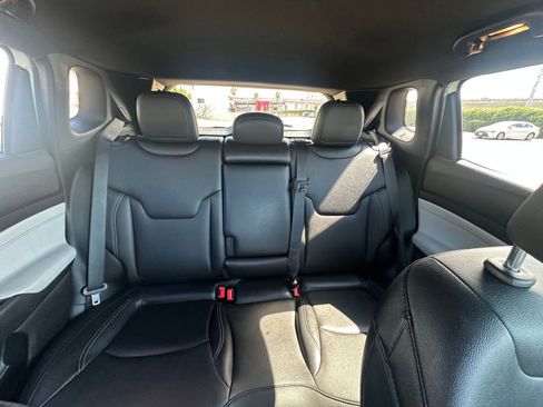 Used 2025 Jeep Compass Limited image 37