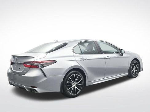 Used 2022 Toyota Camry SE FWD image 6