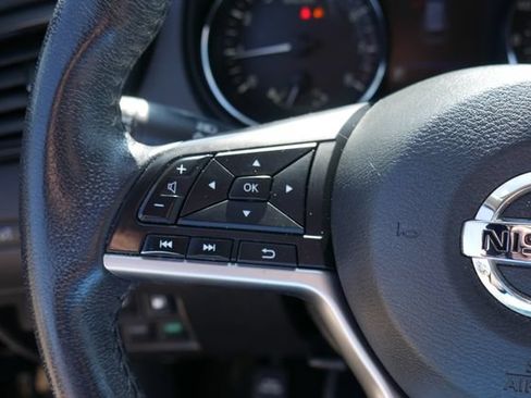 Used 2020 Nissan Rogue SV FWD image 16