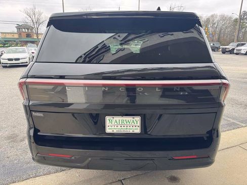 Used 2025 Lincoln Navigator Reserve AWD/4WD image 45
