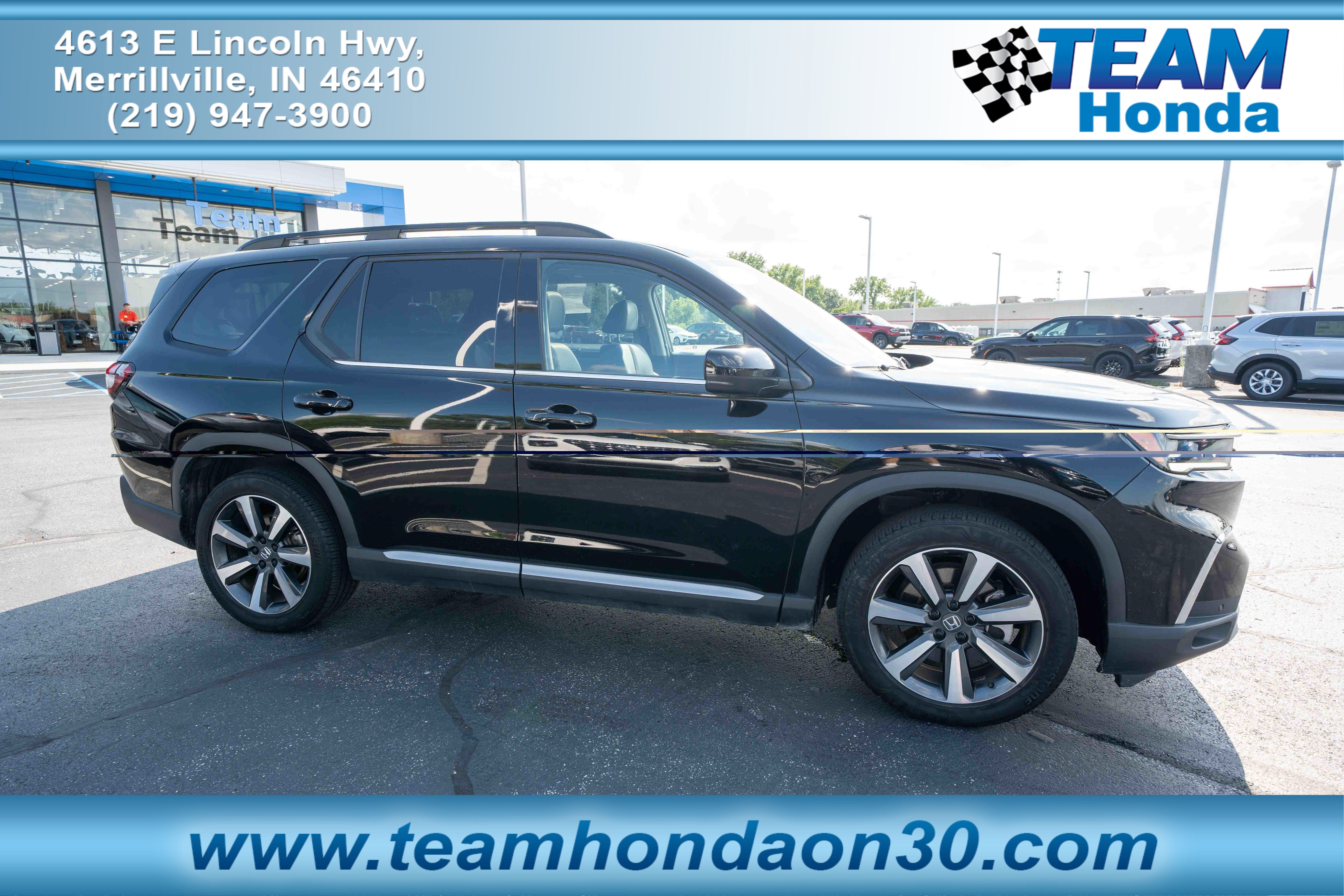 Used 2024 Honda Pilot Touring image 1
