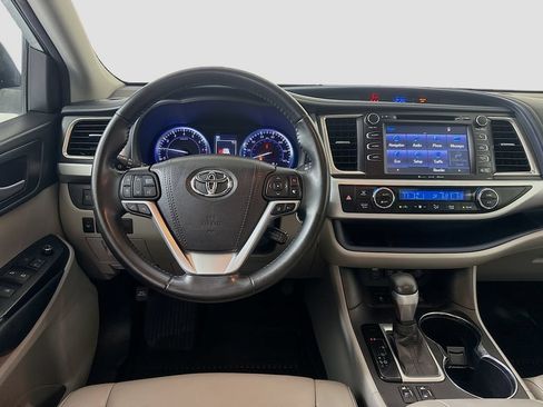 Used 2018 Toyota Highlander XLE AWD/4WD image 24