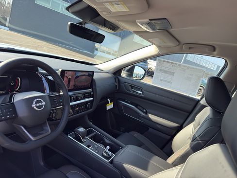 New 2026 Nissan Pathfinder SL image 25