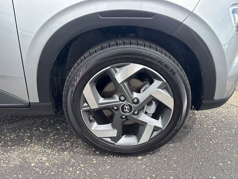 Certified 2024 Hyundai Venue SEL FWD image 4