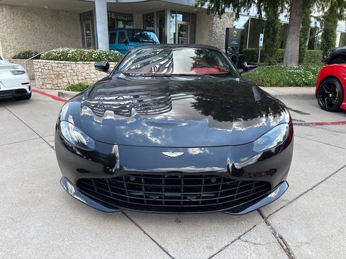 Used 2022 Aston Martin V8 Vantage Roadster RWD image 3