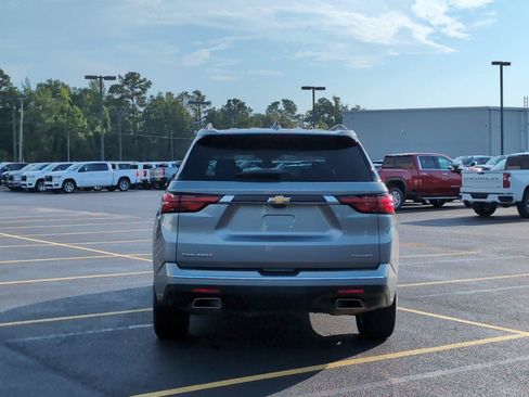 Used 2023 Chevrolet Traverse Premier FWD image 4