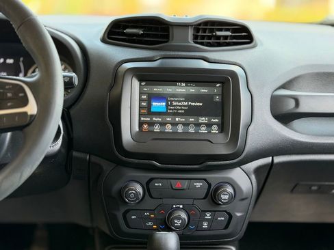 Used 2019 Jeep Renegade Latitude FWD image 47