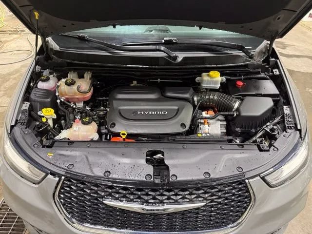Used 2022 Chrysler Pacifica Touring-L FWD image 30