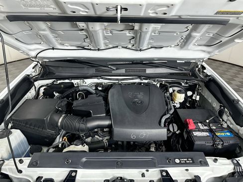 Used 2017 Toyota Tacoma SR5 w/ Tow Package image 30